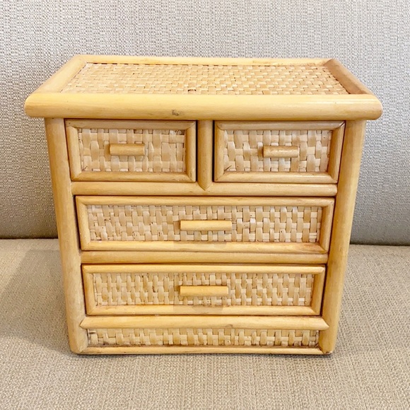 Vintage Rattan Storage/Jewelry Box
